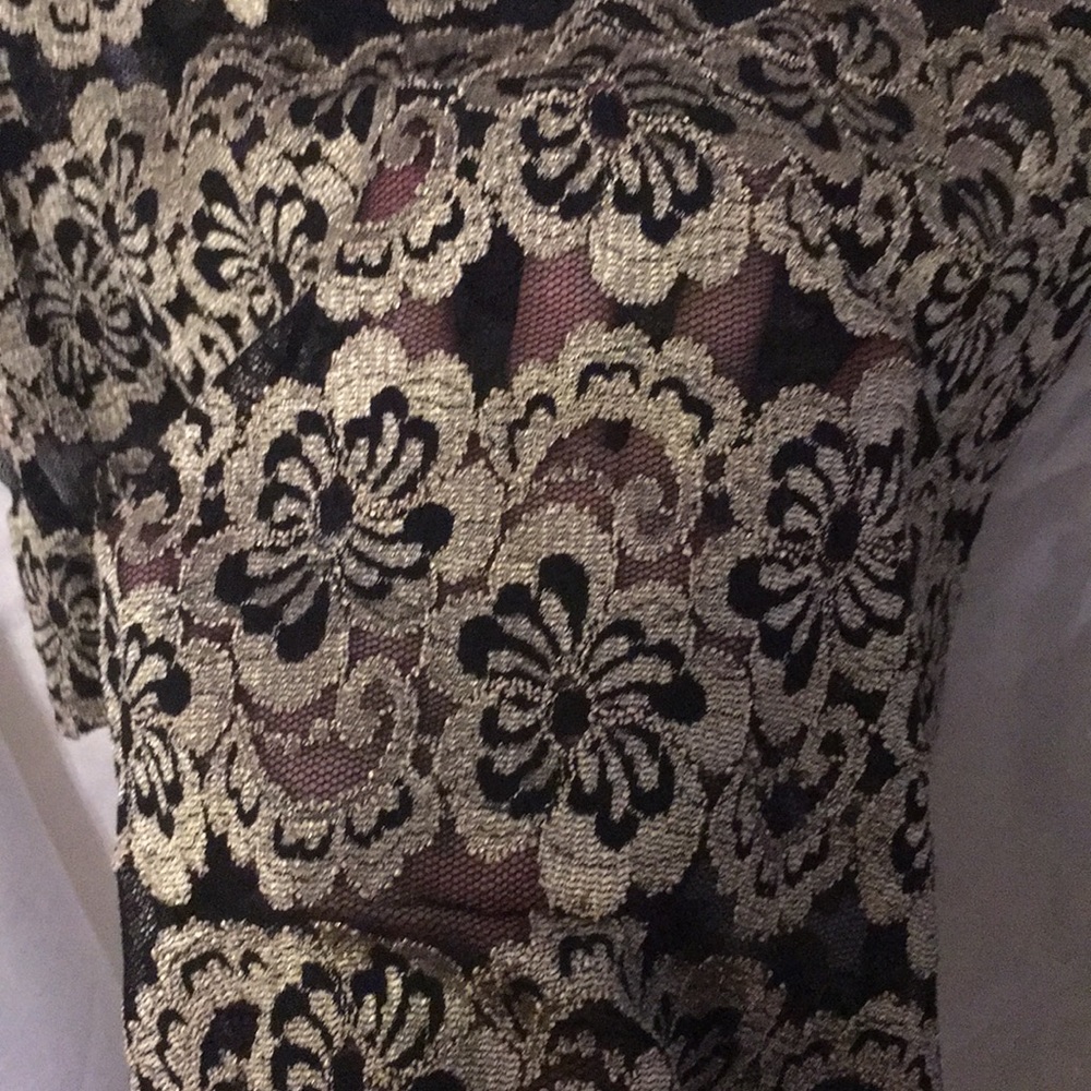 Beautiful blouse - Picture 2 of 3